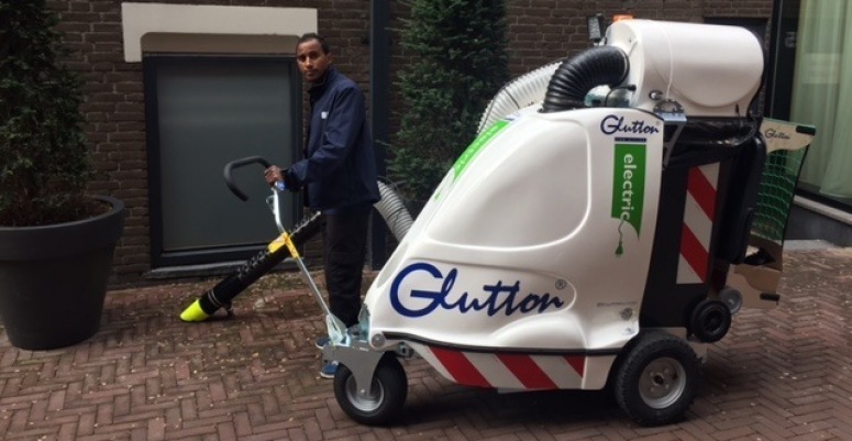 Schoonmaak voor stoepen van bewoners Rembrandtplein